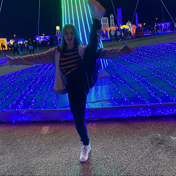 Meet your Posher, Klaire - Picture 1 of 1